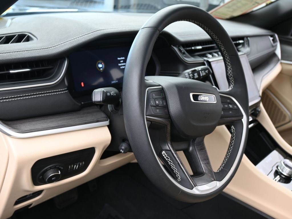 Used 2023 Jeep Grand Cherokee L Limited w/ Luxury Tech Group II AWD/4WD image 16