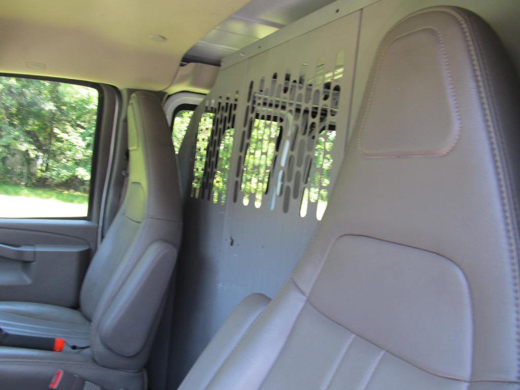 Used 2022 GMC Savana 3500 Extended w/ Driver Convenience Package image 18