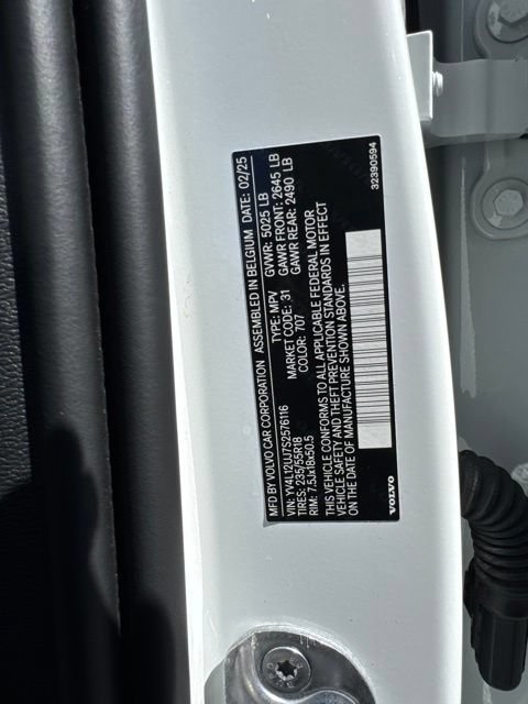 Certified 2025 Volvo XC40 B5 Core AWD/4WD image 27