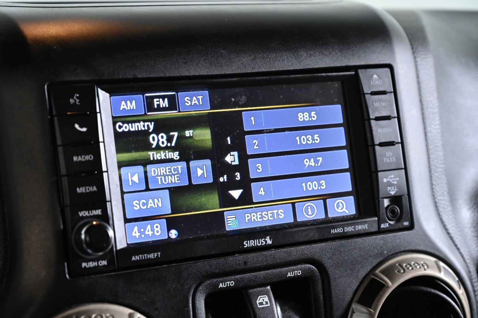Used 2016 Jeep Wrangler Sahara image 12