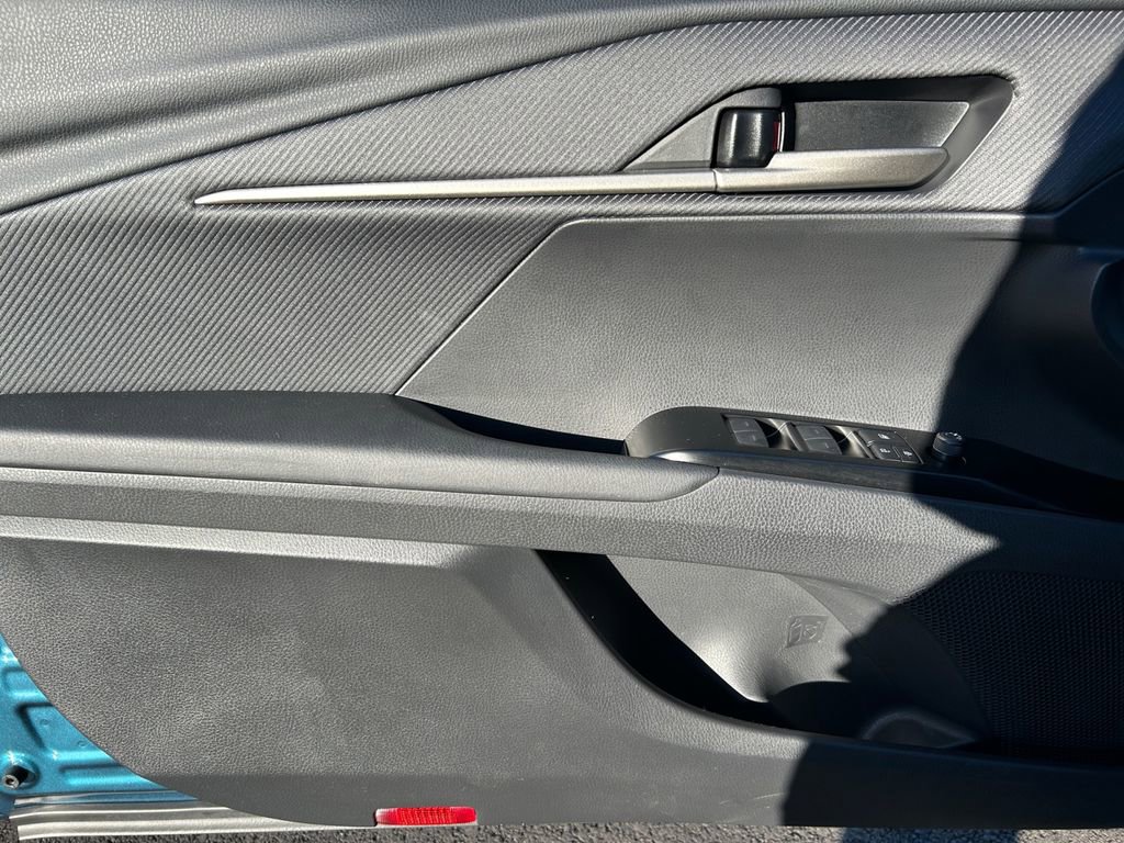 Used 2025 Toyota Camry SE w/ Convenience Package image 22