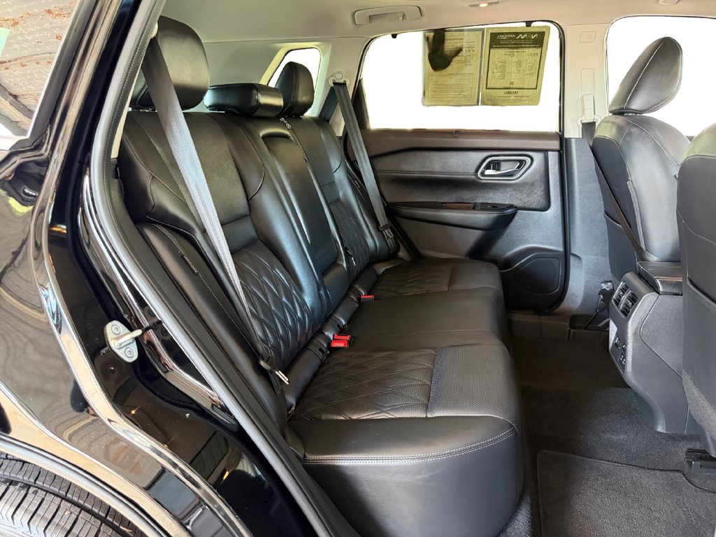 Used 2023 Nissan Rogue Platinum w/ Platinum Premium Package FWD image 18