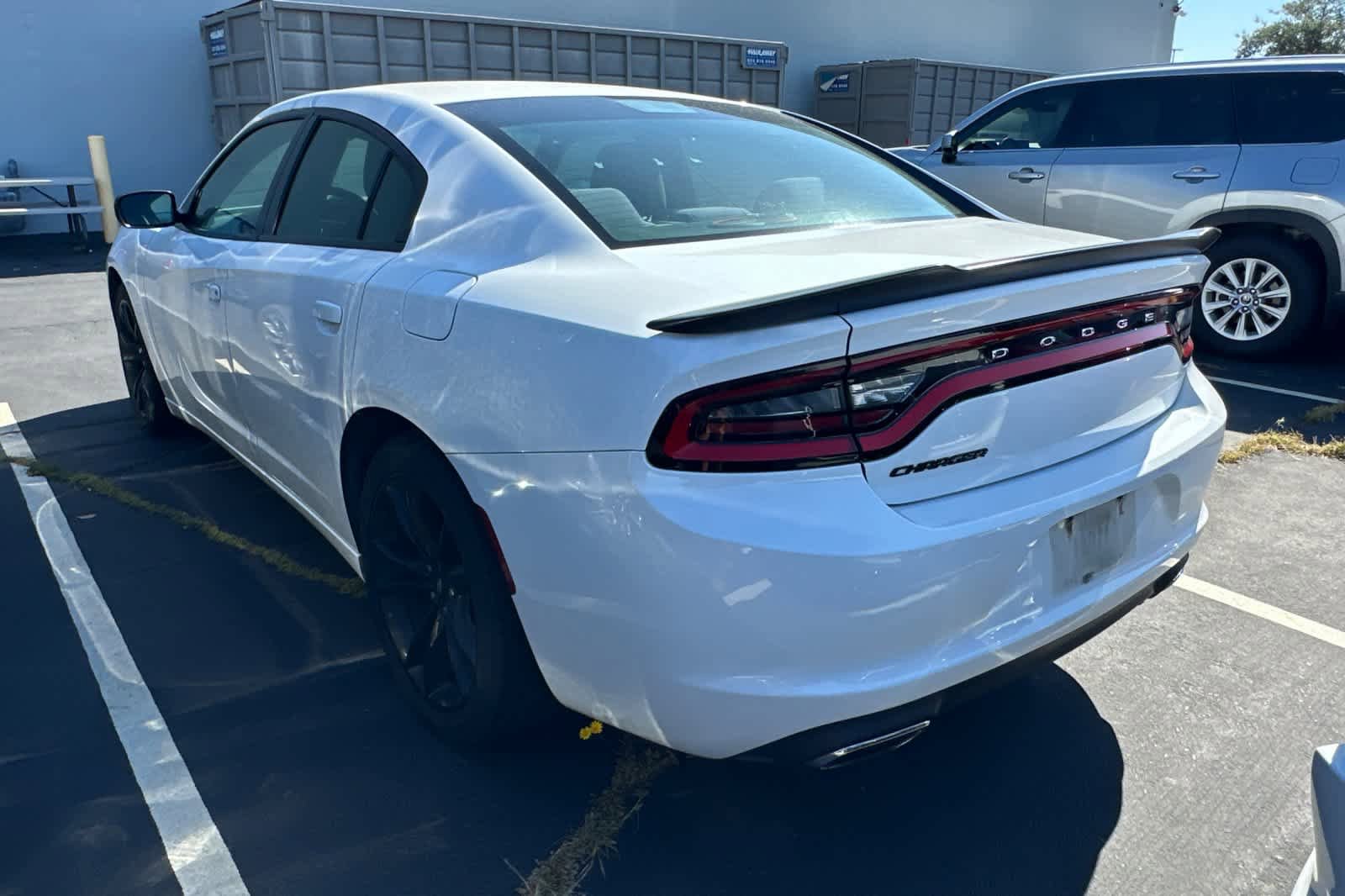 Used 2017 Dodge Charger SE w/ Blacktop Package RWD image 4