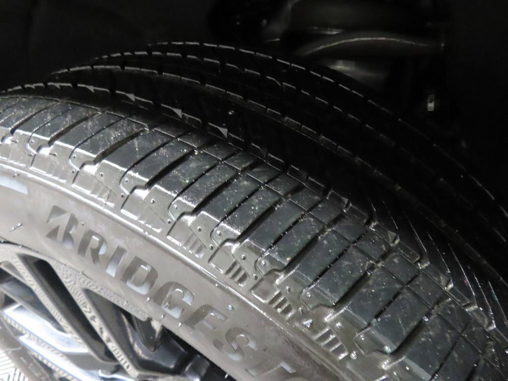 Used 2025 GMC Yukon Denali Ultimate image 9