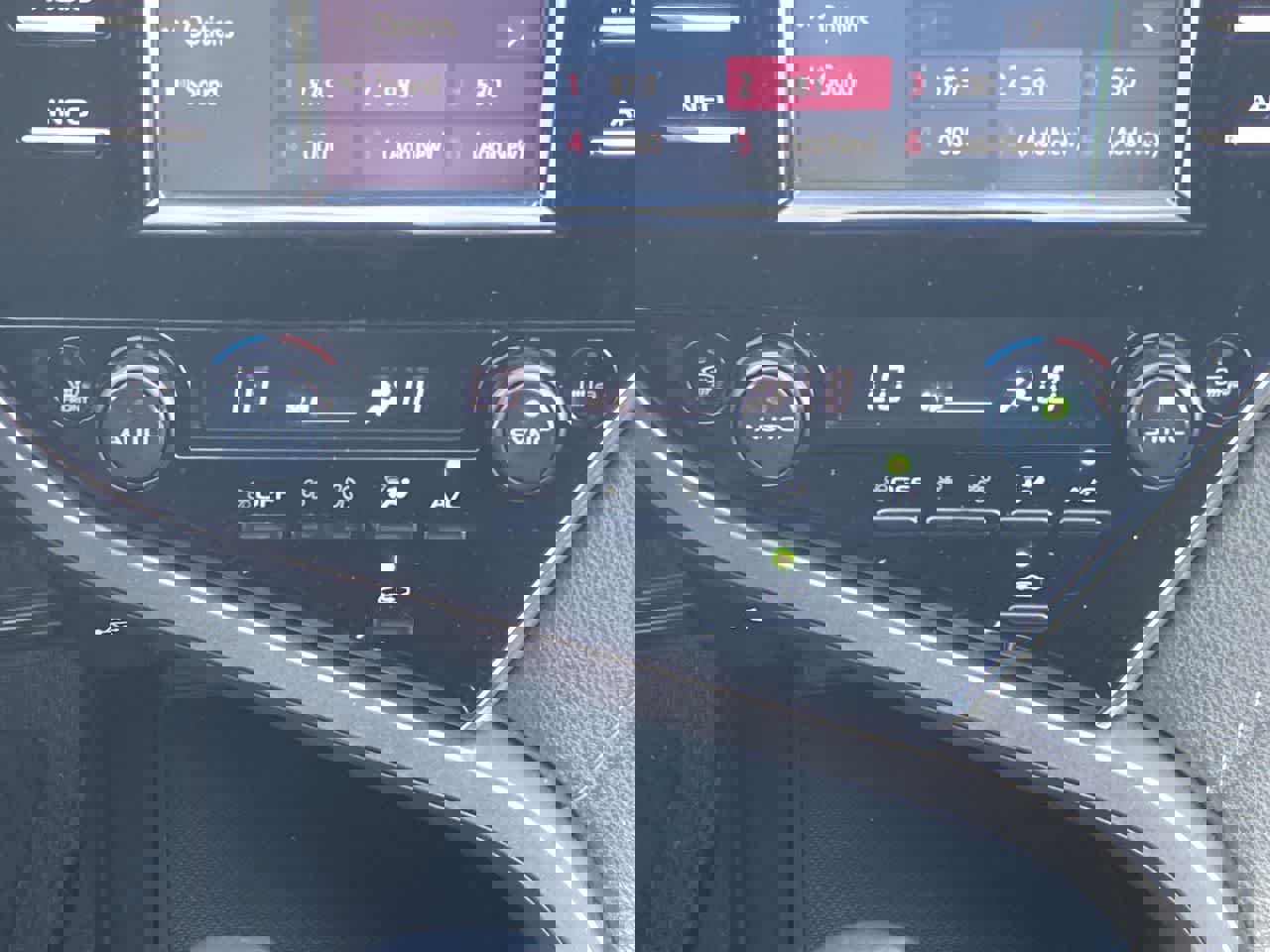 Used 2018 Toyota Camry XSE image 18