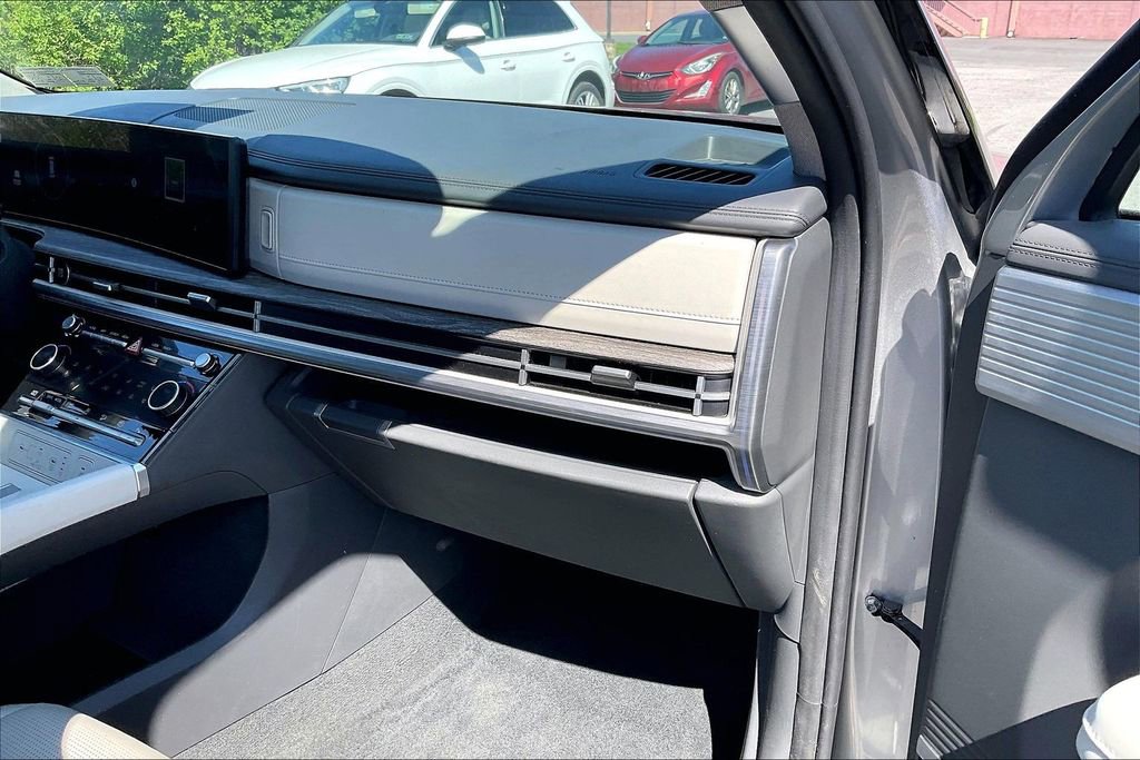 Used 2024 Hyundai Santa Fe Limited AWD/4WD image 15