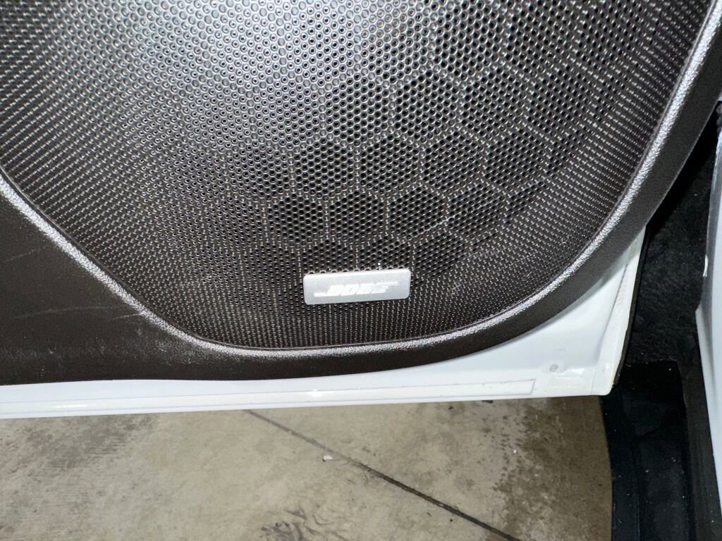 Certified 2023 GMC Acadia SLT w/ Preferred Package image 8