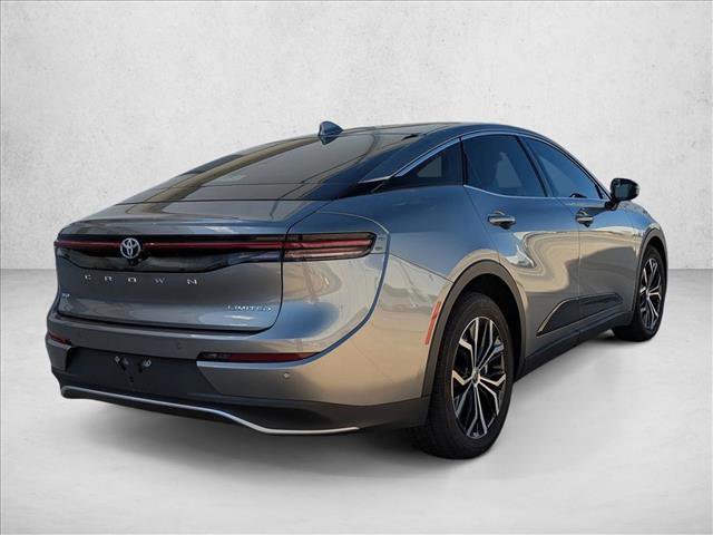 Used 2023 Toyota Crown Limited image 5