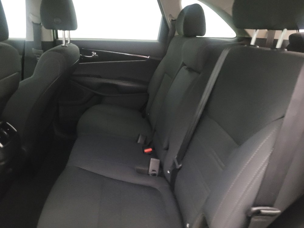 Used 2019 Kia Sorento LX image 18