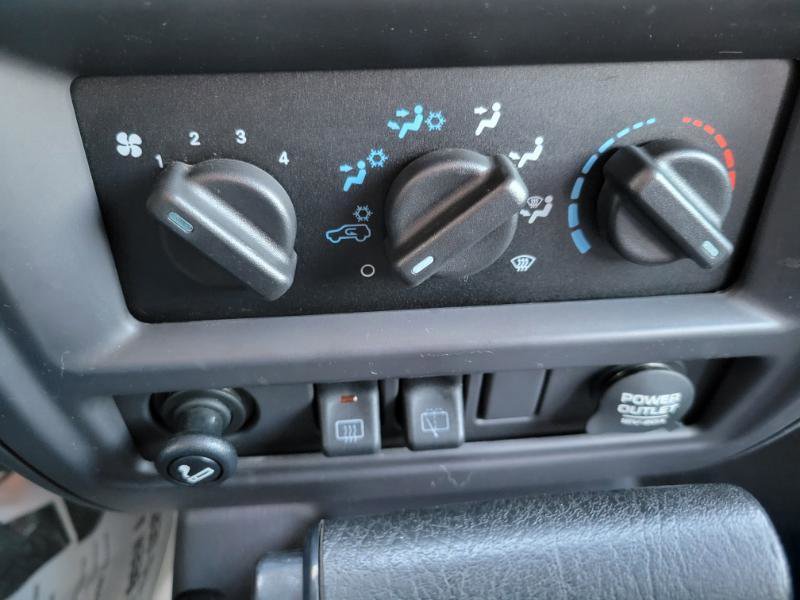 Used 2000 Jeep Cherokee SE image 46