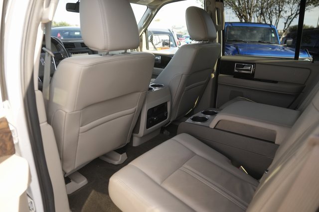 Used 2017 Lincoln Navigator Select image 12