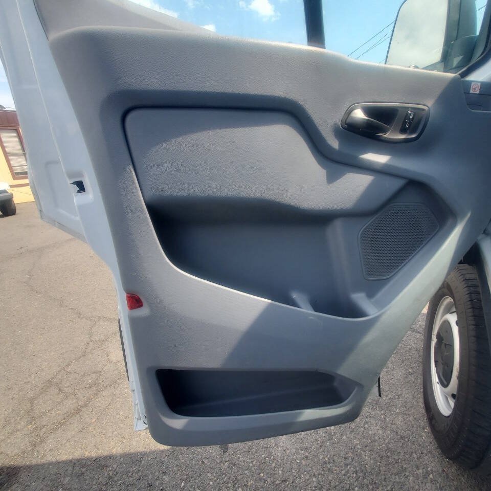 Used 2019 Ford Transit 250 148 Medium Roof RWD image 10