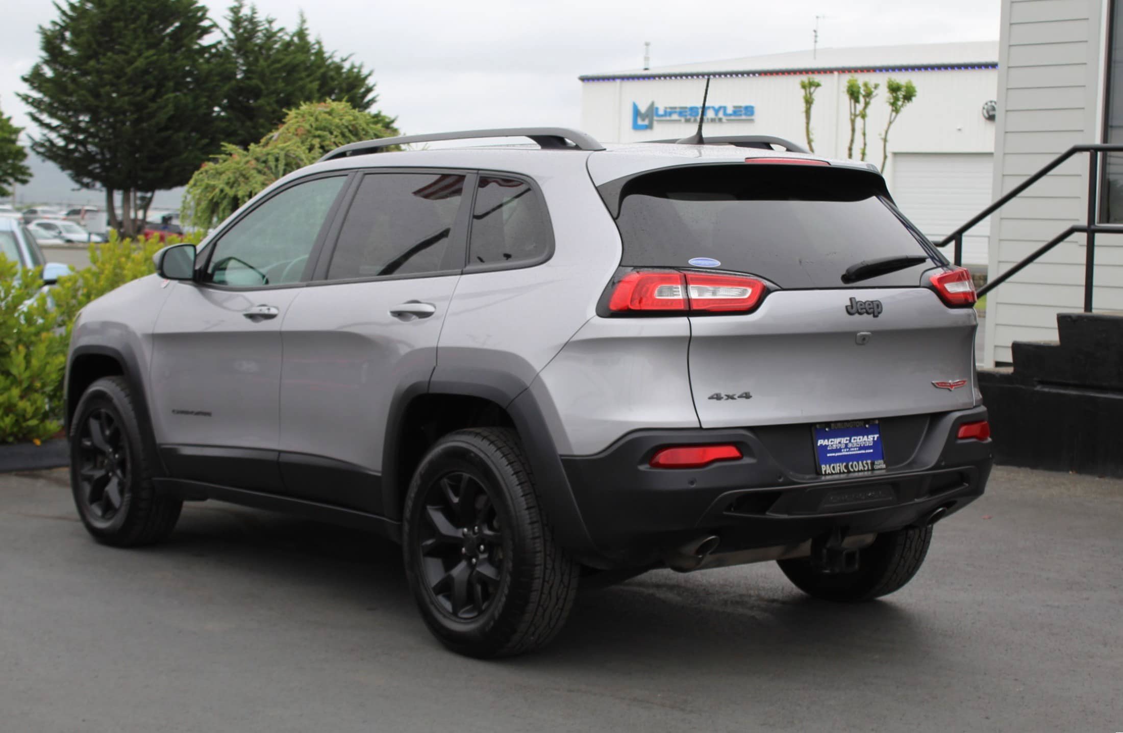 Used 2018 Jeep Cherokee Trailhawk w/ Comfort/Convenience Group AWD/4WD image 4