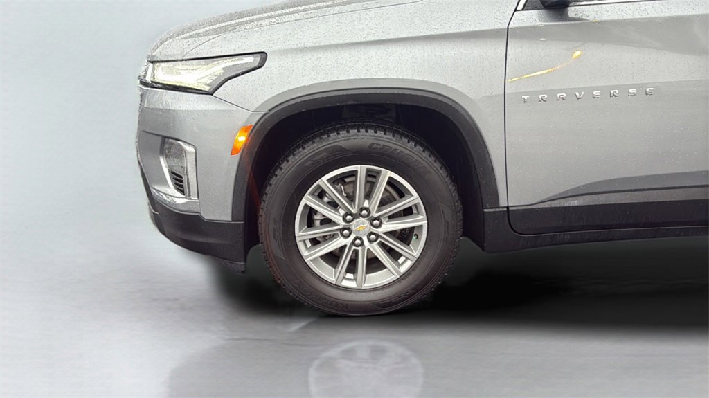 Used 2023 Chevrolet Traverse LT image 17