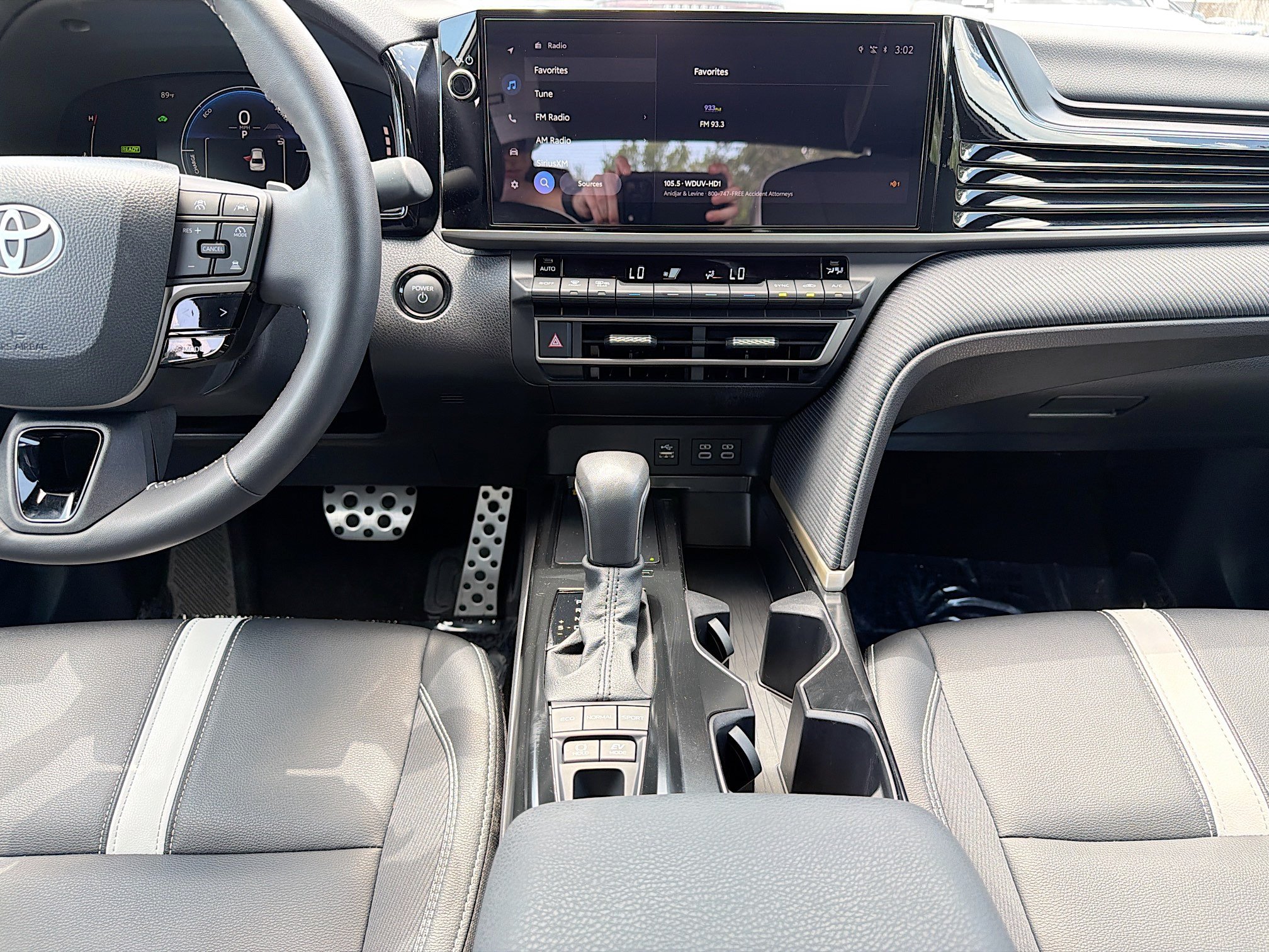 Used 2025 Toyota Camry SE w/ Multimedia Upgrade Package FWD image 18