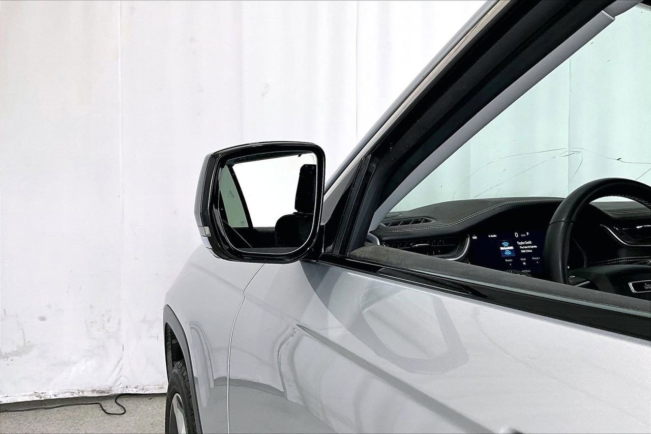 Used 2023 Jeep Grand Cherokee L Limited w/ Luxury Tech Group II image 10