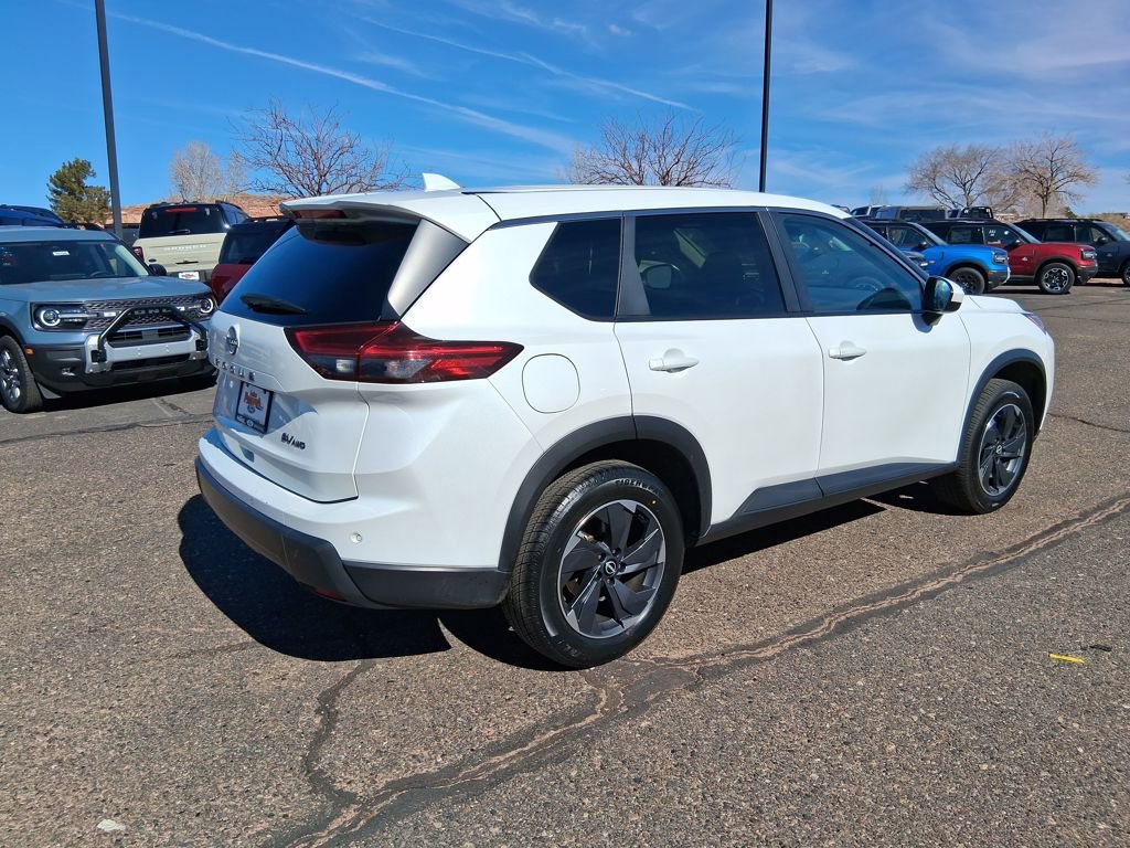 Used 2024 Nissan Rogue SV image 5
