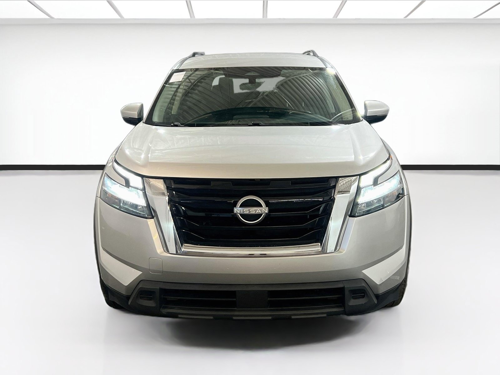 Used 2022 Nissan Pathfinder SV FWD image 2