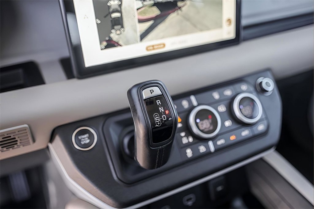 Used 2024 Land Rover Defender 110 X-Dynamic SE image 18