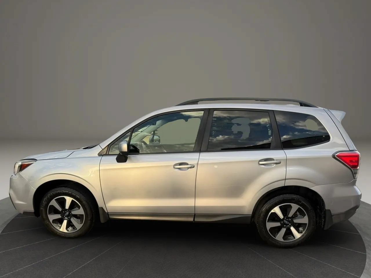 Used 2017 Subaru Forester 2.5i Premium w/ Protection Package #1 AWD/4WD image 11