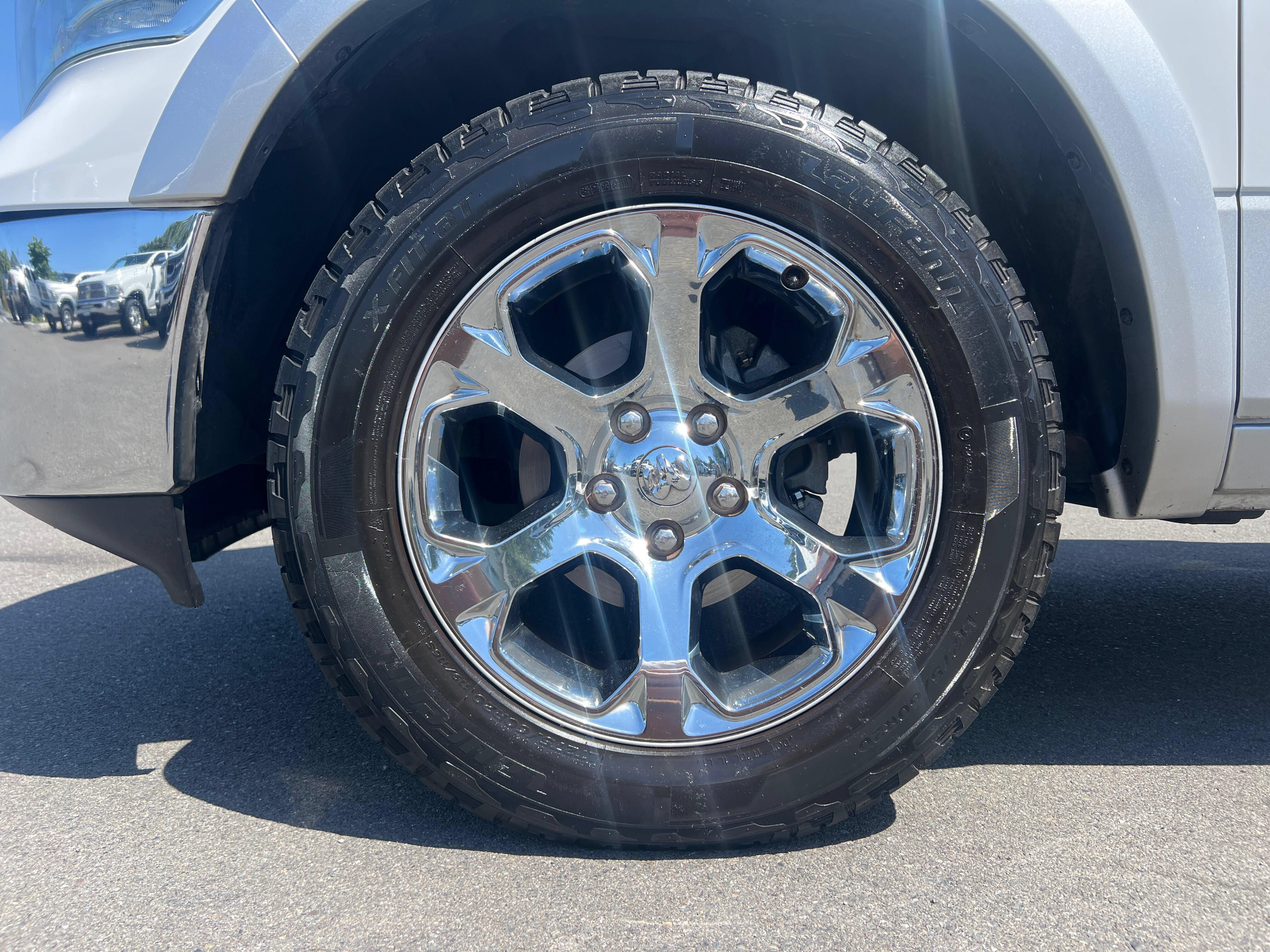 Used 2018 RAM 1500 Laramie AWD/4WD image 9
