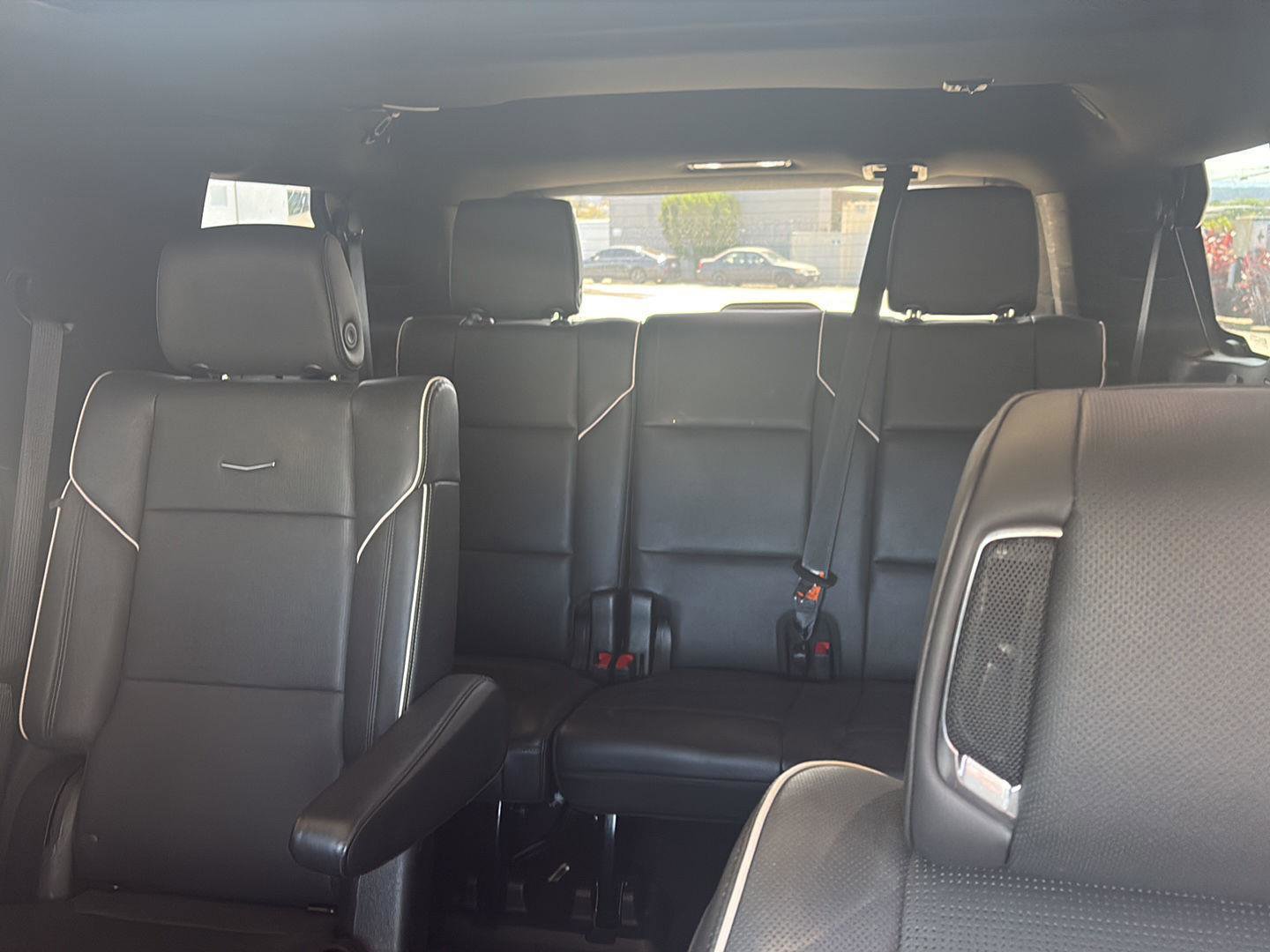 Used 2023 Cadillac Escalade Premium Luxury AWD/4WD image 15