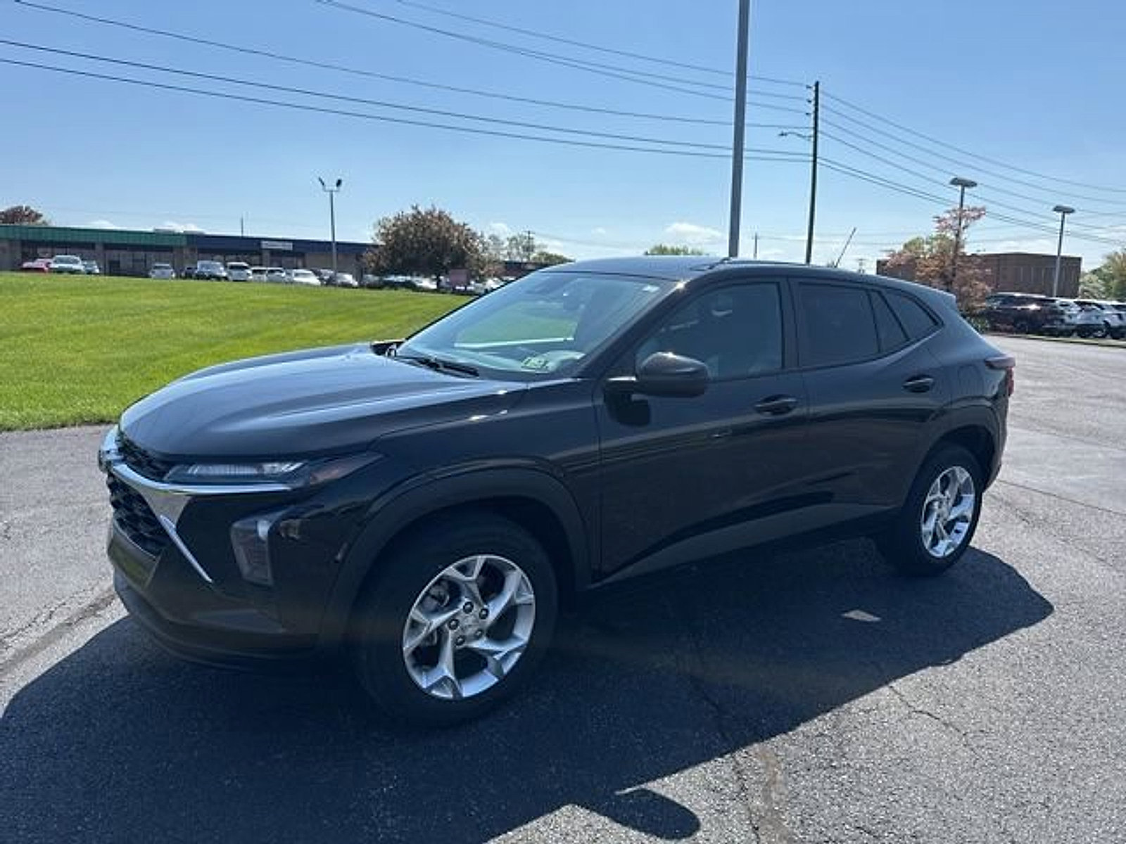 Used 2024 Chevrolet Trax LS w/ LS Convenience Package FWD image 3