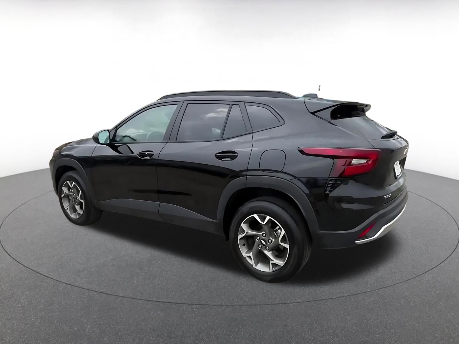 Used 2025 Chevrolet Trax LT w/ LT Convenience Package image 10