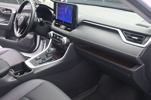 Used 2023 Toyota RAV4 Limited AWD/4WD image 18