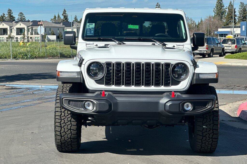 New 2026 Jeep Gladiator Rubicon w/ Safety Group AWD/4WD image 9