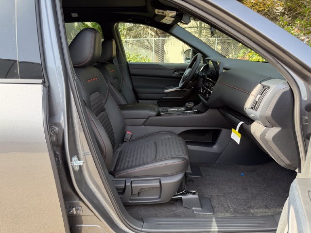 New 2026 Nissan Pathfinder Rock Creek w/ Rock Creek Premium Package AWD/4WD image 9