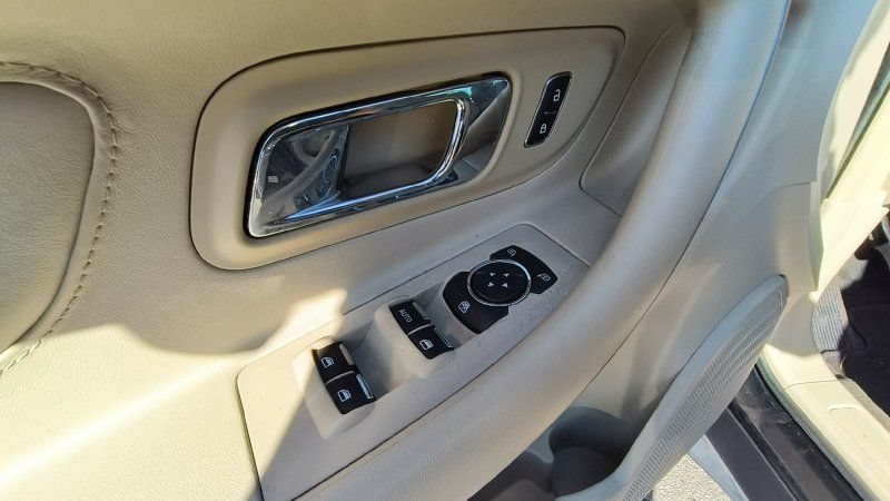 Used 2014 Ford Taurus SEL w/ Equipment Group 201A FWD image 13