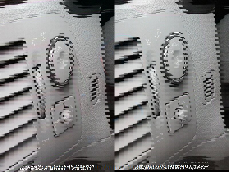 Used 2010 Cadillac DTS Luxury FWD image 29