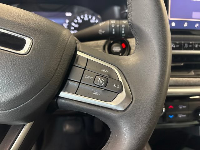 Used 2025 Jeep Compass Latitude AWD/4WD image 34