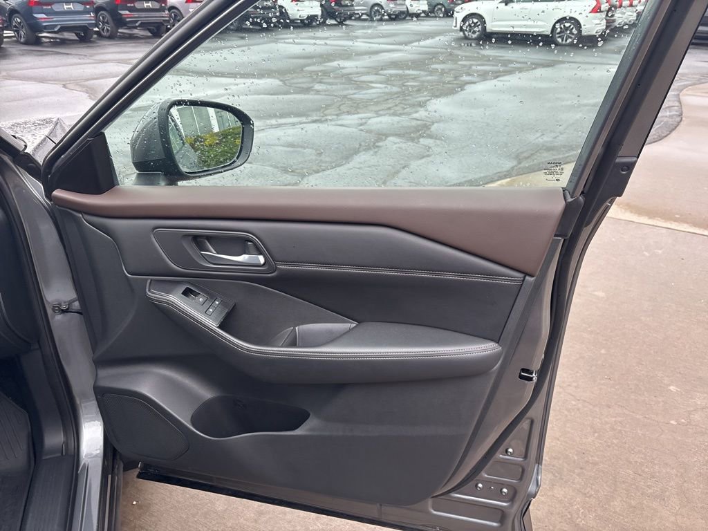 Used 2022 Nissan Rogue SV w/ SV Premium Package AWD/4WD image 36