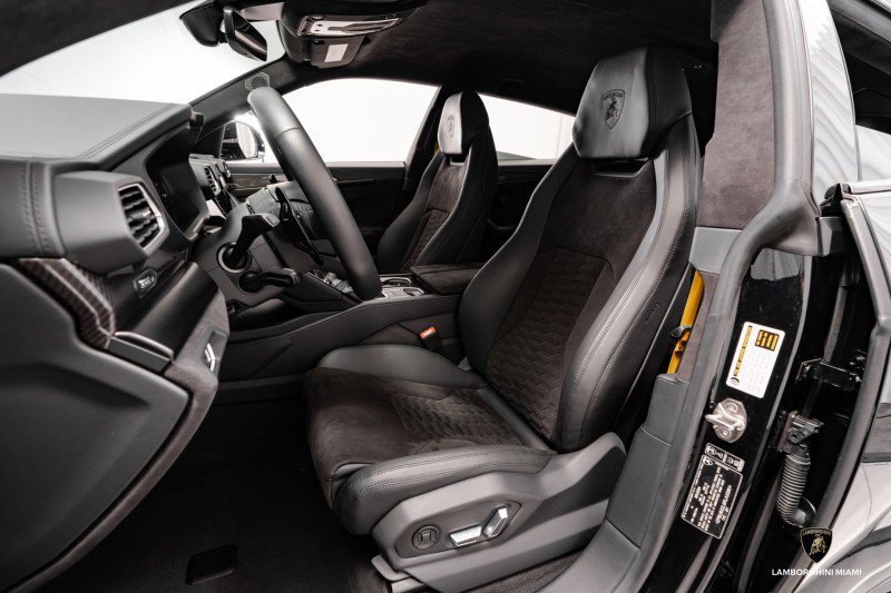 Used 2024 Lamborghini Urus S image 36