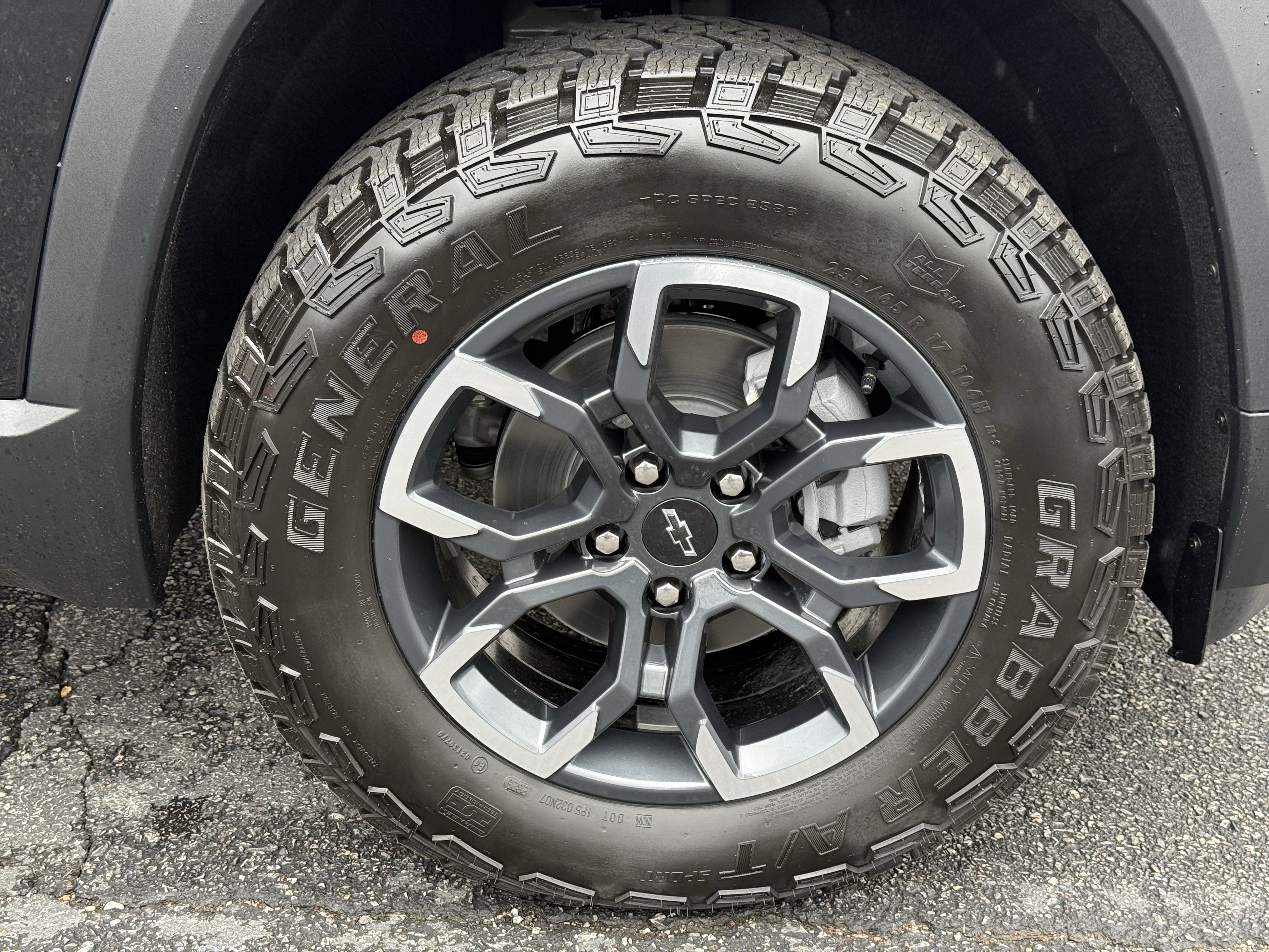 New 2027 Chevrolet Equinox ACTIV w/ LPO, Floor Liner Package FWD image 13