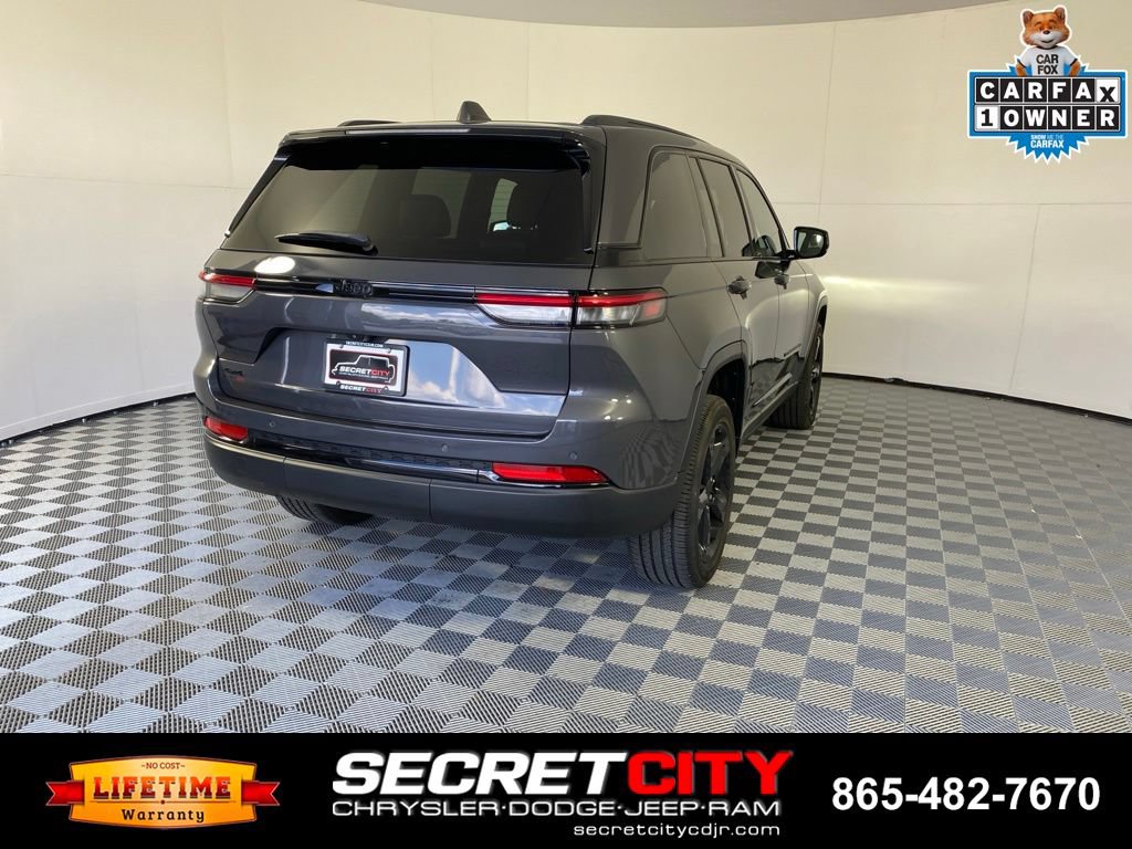 Used 2023 Jeep Grand Cherokee Altitude AWD/4WD image 7