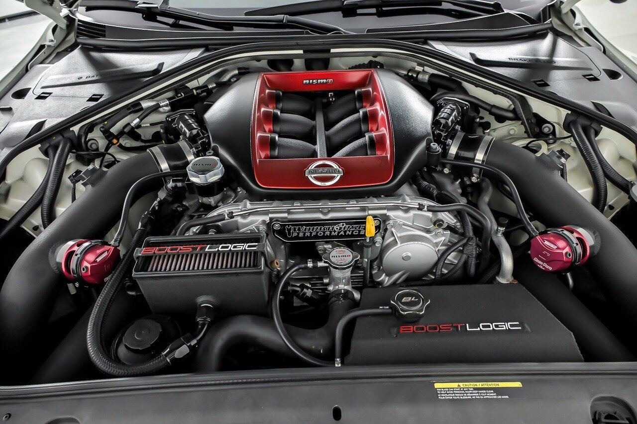 Used 2020 Nissan GT-R NISMO AWD/4WD image 16