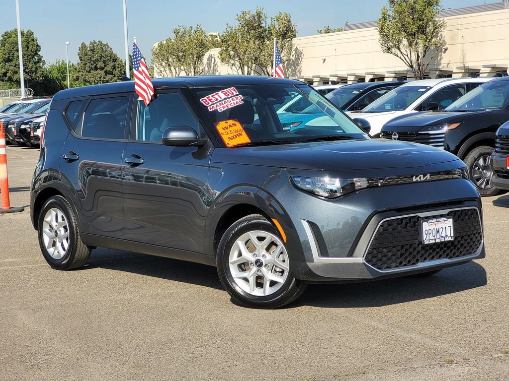 Used 2025 Kia Soul LX w/ LX Technology Package image 2