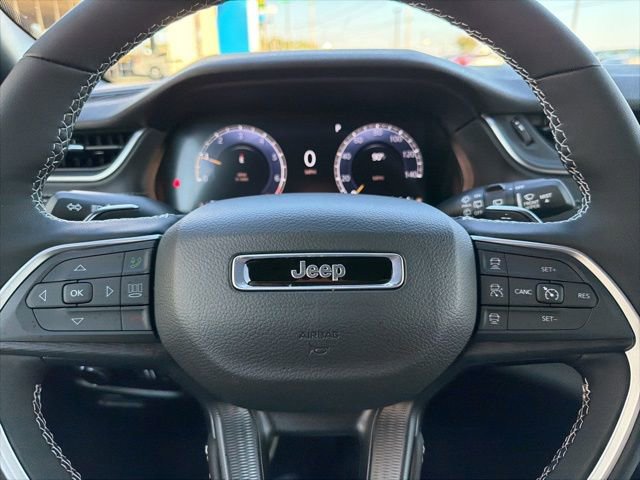 New 2025 Jeep Grand Cherokee Altitude image 13