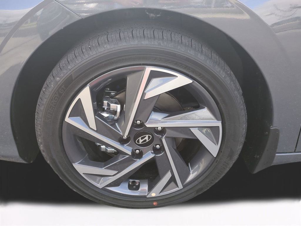 New 2026 Hyundai Elantra Limited image 11