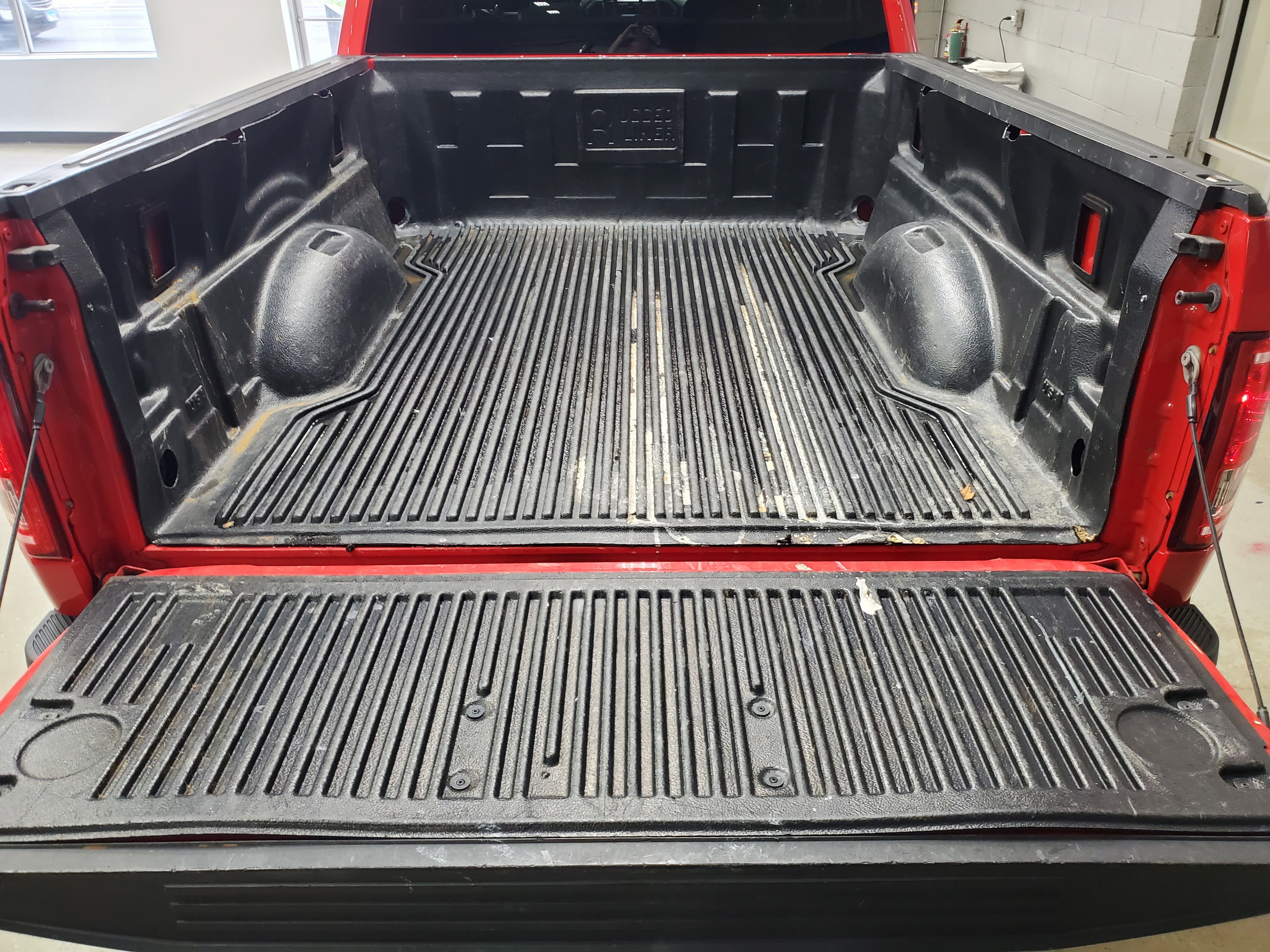 Used 2015 Ford F150 XLT w/ Equipment Group 301A Mid AWD/4WD image 10