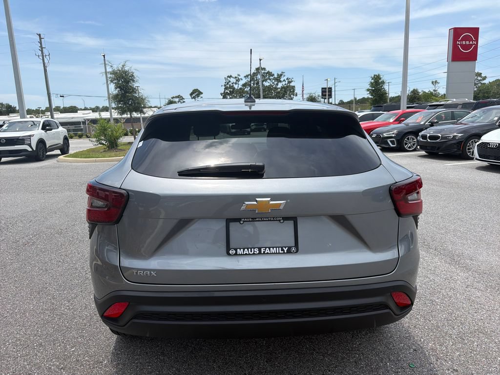 Used 2026 Chevrolet Trax LS w/ LS Convenience Package FWD image 6