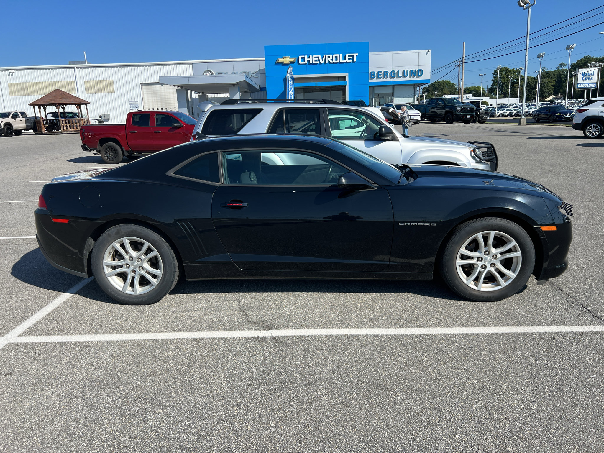 Used 2015 Chevrolet Camaro LT RWD image 17