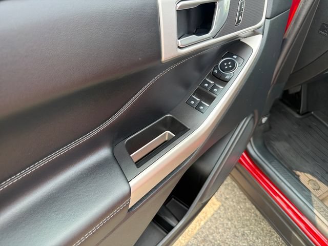 Used 2023 Ford Explorer XLT w/ Equipment Group 202A AWD/4WD image 14