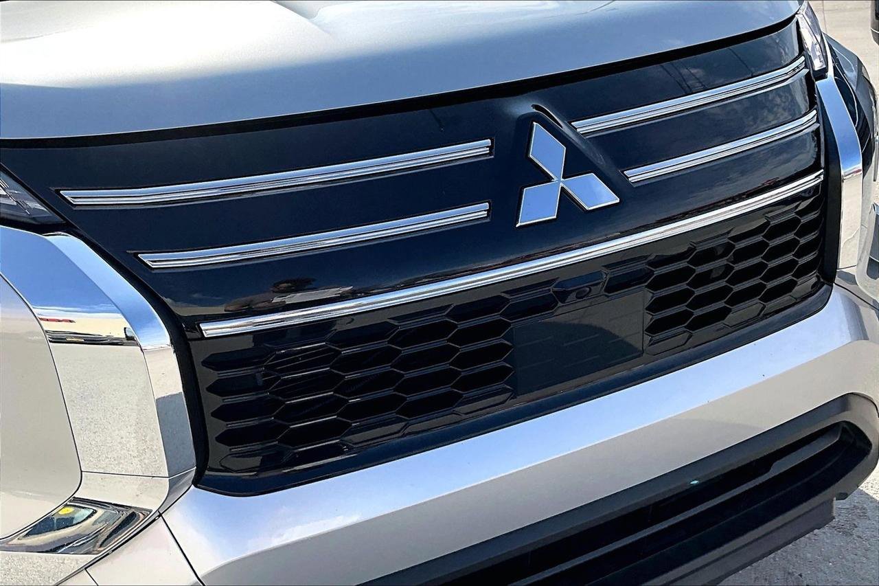 Used 2025 Mitsubishi Outlander ES image 31