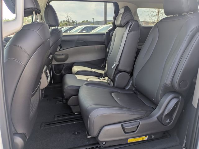 New 2026 Kia Carnival LXS FWD image 13