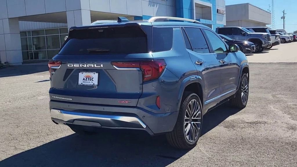 New 2026 GMC Terrain Denali w/ LPO, Black Badging Package image 7