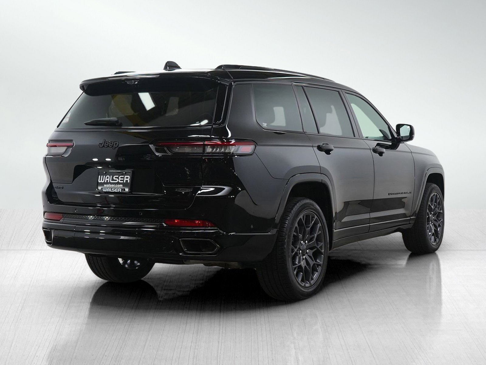 Used 2023 Jeep Grand Cherokee L Summit image 5